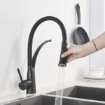 Matteสีดำก๊อกน้ำห้องครัวดึงหมุนอ่างล้างจานTAP Deckติดตั้งห้องน้ำร้อนเย็นผสม 5