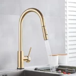 แปรงทองก๊อกน้ําห้องครัวดึงออกอ่างล้างจานก๊อกน้ําเดี่ยวก๊อกน้ํา 360 °   เครนผสมน้ําร้อนเย็นแบบหมุนได้ 3