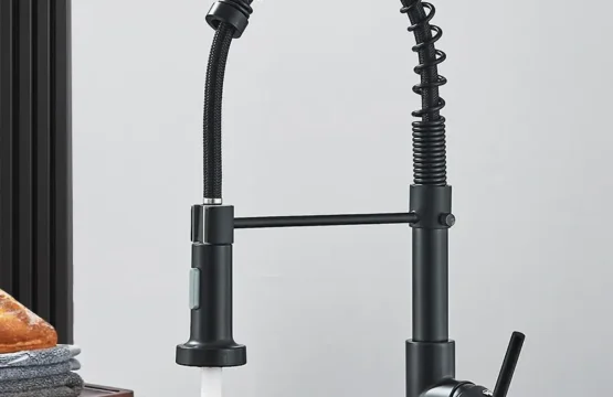 ก๊อกน้ำโครเมียมแบบดึงลงสีดำด้านหัวฉีดสองโหมดเครื่องผสมน้ำร้อนน้ำเย็นก๊อกน้ำอ่างล้างหน้าในครัวแบบสปริงทองเหลือง 1