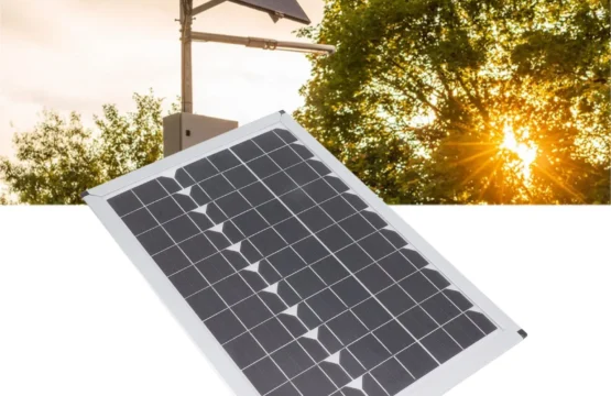 โมดูลพลังงานแสงอาทิตย์แบบโมโนคริสตัลไลน์100W พร้อม20A กันน้ำตัวควบคุม12V 24V สำหรับรถยนต์ตั้งแคมป์โมดูลโซลาร์เซลล์ 1