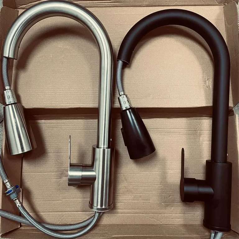 ก๊อกน้ําอ่างล้างจานสแตนเลสดึงออกอ่างล้างจานน้ําแตะดาดฟ้าติดตั้งผสม Stream Sprayer หัวก๊อกน้ําร้อนเย็น 1