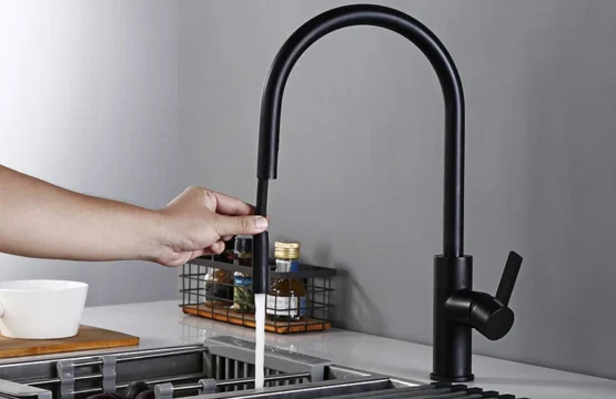 ใหม่มาถึงก๊อกน้ำห้องครัวหมุนที่มองไม่เห็นดึงหัวฉีดGooseneckดึงMixer Sink Tap Matt Black 1