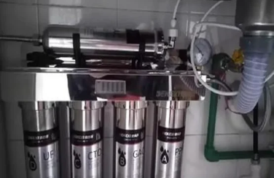 เครื่องกรองน้ำ 7 ขั้นตอน พร้อมตัวเครื่องสแตนเลส สำหรับก๊อกน้ำในครัวเรือน ยี่ห้อ Fleny รุ่น FA 1