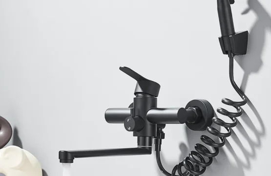 ก๊อกน้ําห้องครัวพร้อม Bidet ก๊อกน้ําร้อนและเย็นพับน้ํา Spout สเปรย์มือเล็กๆปกปิดติดตั้ง KITCHEN TAP SINK Crane 1