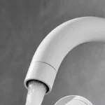 โมเดิร์นครัวเรือนร้อนและเย็นผสมก๊อกน้ําห้องครัวอ่างล้างหน้าอ่างล้างจานก๊อกน้ําห้องครัวดาดฟ้าติดตั้งก๊อกสีขาว 4