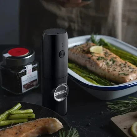 ชุดเครื่องบดเกลือและพริกไทยไฟฟ้าอัตโนมัติ พร้อมไฟ LED ชุดเครื่องบดเครื่องเทศ ปรับระดับการบดได้ อุปกรณ์ครัว 1