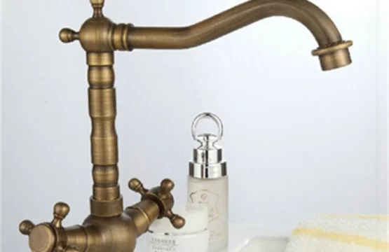 โบราณก๊อกน้ําห้องครัวทองเหลือง Hot & Cold Sink ก๊อกน้ําคู่ 360 หมุนสูง Spout Mixer Tap XR-GZ-7305 1