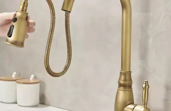 Tuqiu ก๊อกน้ําห้องครัวโบราณก๊อกน้ําอ่างล้างจานทองเหลืองอ่างล้างจานแตะดึงหมุน Spout Mixer แตะร้อนเย็น Crane 1