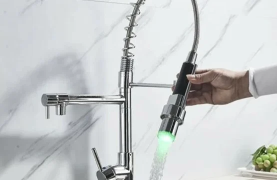 ฤดูใบไม้ผลิ LED ก๊อกน้ําห้องครัว Chrome ดึง Sprayer Dual Spout เดี่ยว TAP ก๊อกน้ําอ่างล้างจาน 360 หมุนก๊อกน้ําห้องครัว 1