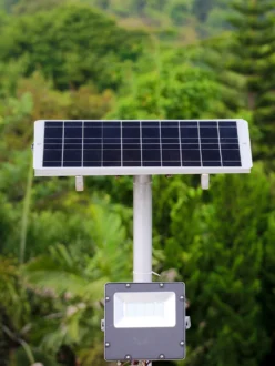 เครื่องชาร์จแบตเตอรี่ 8W 5V แผงโซลาร์เซลล์เอาต์พุต Type-C 1600MA แผงโซลาร์เซลล์น้ำหนักเบาป้องกันรอยขีดข่วนสำหรับกล้องรักษาความปลอดภัยกลางแจ้งไร้สาย 4