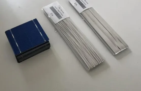 ALLMEJORES 40 ชิ้น 52 มิลลิเมตร x 52 มิลลิเมตร polycrystalline แผงเซลล์แสงอาทิตย์เซลล์ 0.43 วัตต์ 0.5 โวลต์สำหรับแผงเซลล์แสงอาทิตย์ DIY ชุดให้แท็บสายไฟ Busbar ลวด 1