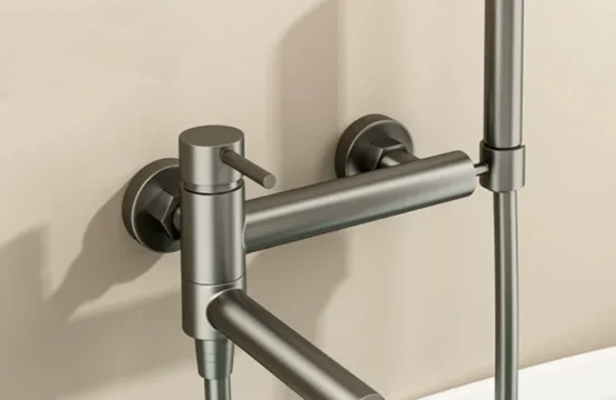 ห้องน้ําอ่างอาบน้ําฝักบัวก๊อกน้ําหมุนอ่าง Spout และ Handhold ฝักบัวทองเหลืองติดผนังร้อนเย็น Water Mixer Bath TAP 1