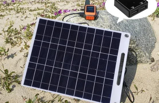 ​ แผ่นชาร์จพลังงานแสงอาทิตย์แบบพกพา ​ ​   – พับได้และน้ำหนักเบา ใช้เป็นแหล่งจ่ายไฟฉุกเฉินสำหรับกิจกรรมกลางแจ้ง ทนทาน 1