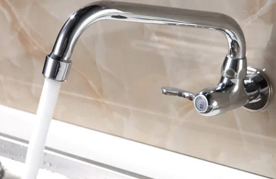 ก๊อกน้ําห้องครัวติดผนังเดี่ยวอ่างล้างจานแตะหมุนน้ําเย็น Mop สระว่ายน้ําแตะอ่างล้างหน้าก๊อกน้ําทองเหลือง 1