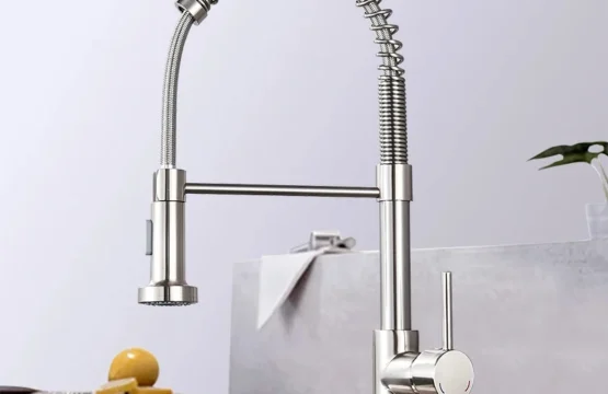 ก๊อกน้ำห้องครัวแบบติดตั้งบนเคาน์เตอร์ สปริงนิเกิลขัดเงา หัวฉีดแบบหมุนได้ 360 องศา พร้อมหัวฉีดสเปรย์ น้ำร้อนน้ำเย็น 1