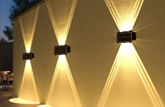 โคมไฟติดผนังพลังงานแสงอาทิตย์ LED Courtyard Street กันน้ําภายนอกสวนโคมไฟติดผนังพลังงานแสงอาทิตย์ตกแต่งบ้านบ้านโคมไฟติดผนัง LED กลางแจ้ง 1