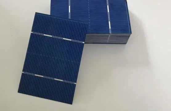30ชิ้นโซลาร์เซลล์78มม. X 52มม. โพลีคริสตัลไลน์0.7วัตต์0.5โวลต์สำหรับที่ชาร์จแบตเตอรี่โทรศัพท์มือถือแผงโซล่า DIY 12โวลต์ 1