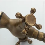 โบราณก๊อกน้ําห้องครัวทองเหลือง Hot & Cold Sink ก๊อกน้ําคู่ 360 หมุนสูง Spout Mixer Tap XR-GZ-7305 2