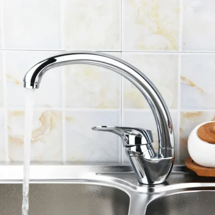 ก๊อกน้ําห้องครัวในครัวเรือน 360 °   หมุนห้องครัวก๊อกน้ําร้อนและเย็นเดี่ยวดาดฟ้าติดตั้งขัดอ่างล้างหน้า TAP 1