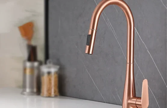 ก๊อกน้ําอ่างล้างจานแปรง Rose Gold ดึง Sink Mixer Tap หมุน 304 SUS ก๊อกเดี่ยวร้อนเย็น Kitchen Tap 1