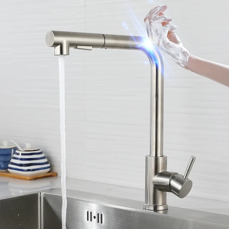 สมาร์ทสัมผัสบนก๊อกน้ําห้องครัวแปรงนิกเกิลดึงออกอ่างล้างจานผสมก๊อกน้ําเซ็นเซอร์สัมผัสดึงออกอ่างล้างจานผสมแตะ 1