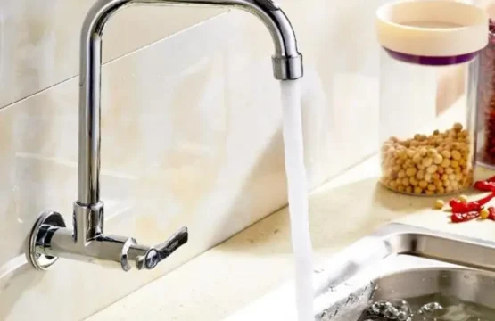 ผนังห้องครัว360หมุนอ่างล้างหน้าก๊อกน้ำเดี่ยวเย็น 1