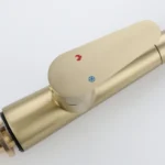 ก๊อกน้ําห้องครัวสแตนเลสสีทองแปรงทองครัวก๊อกน้ําร้อนและน้ําเย็นอ่างล้างหน้าอ่างล้างจานก๊อกน้ําไม่มีท่อ 5